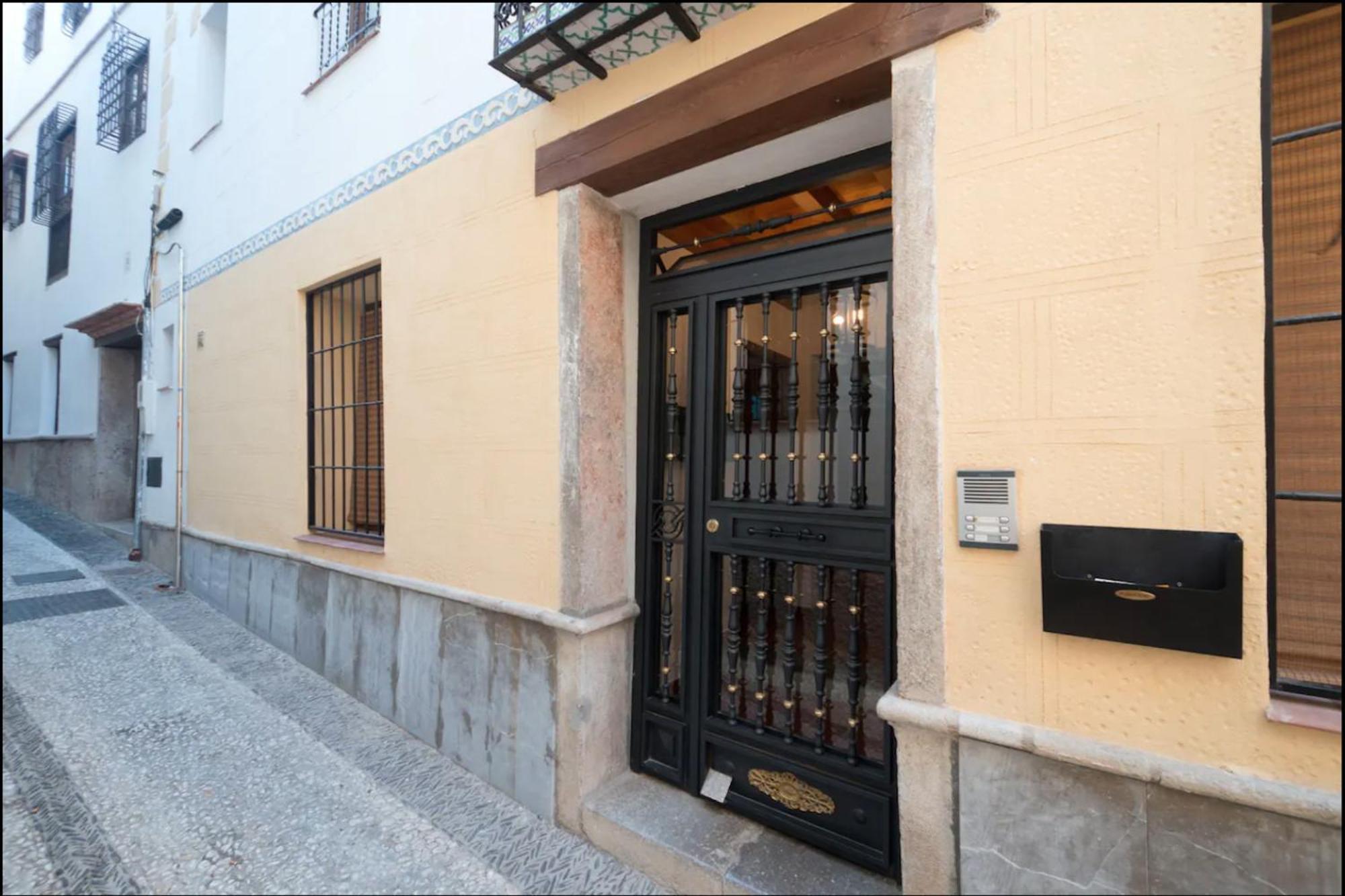 Apartamentos Centro Historico A Los Pies De La Alhambra Гранада Екстериор снимка